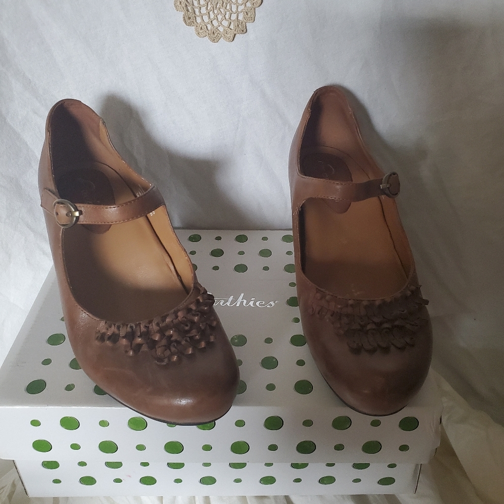 Earthies Shipley Almond Soft Cafe IOB